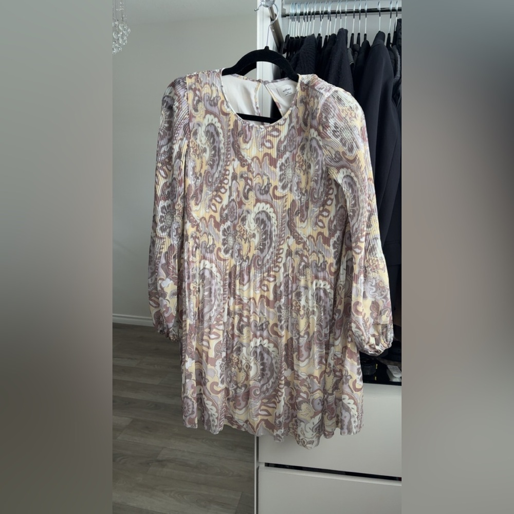 Wilfred Aritzia Paisley Pleated Long Sleeve Tunic Dress in Lavender and Cream